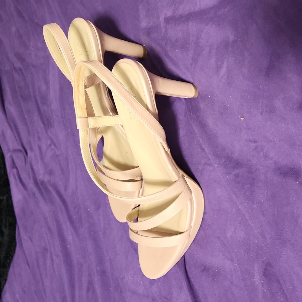 Naturalizer heels. Size 9.5.